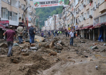 مصرع 4 أشخاص جراء فيضانات شمالي تركيا