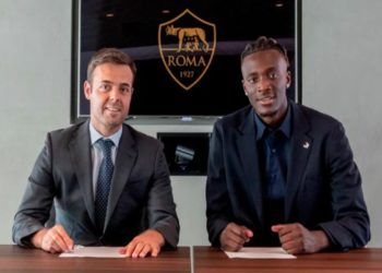 روما يتعاقد رسميا مع مهاجم تشيلسي أبراهام