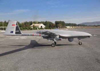 العراق يعلن رغبته في شراء مسيرات ومروحيات تركية