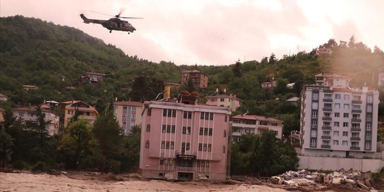 الرئيس التركي:  يتعهد بإعمار المناطق المتضررة بالسيول بأسرع وقت