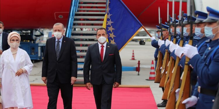 أردوغان يصل البوسنة في زيارة رسمية