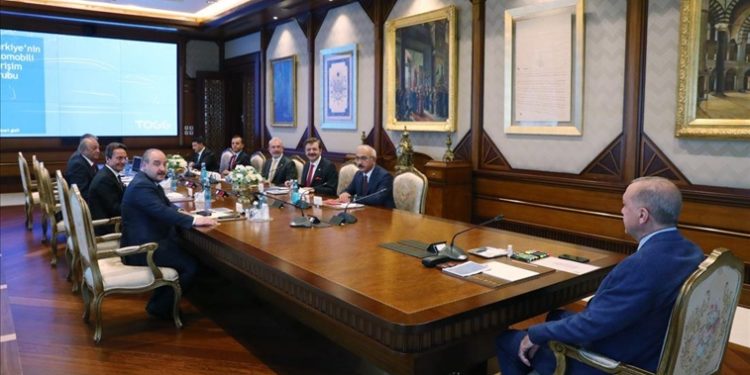 أردوغان يلتقي إدارة المجموعة الصانعة للسيارة المحلية