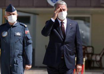 وزير الدفاع التركي يتوجه إلى باكستان