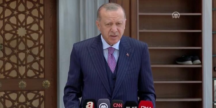 أردوغان: لدينا 300 ألف مهاجر أفغاني