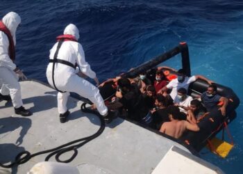 إنقاذ 48 طالب لجوء قبالة السواحل الغربية لتركيا