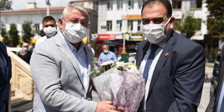 مسؤول فلسطيني يزور بلدية “جوروم” التركية