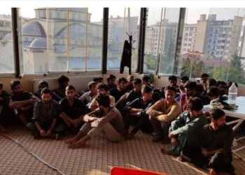 “وان” التركية.. ضبط 26 مهاجرا غير نظامي في فندق