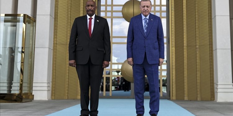 أردوغان يستقبل رئيس مجلس السيادة السوداني