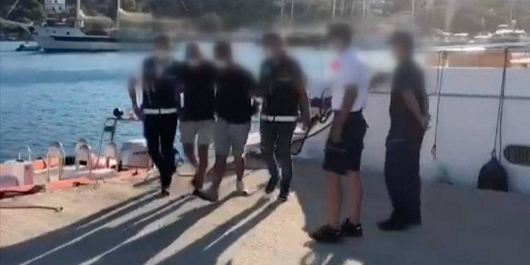 تركيا.. القبض على 10 عناصر من تنظيم “غولن” الإرهابي