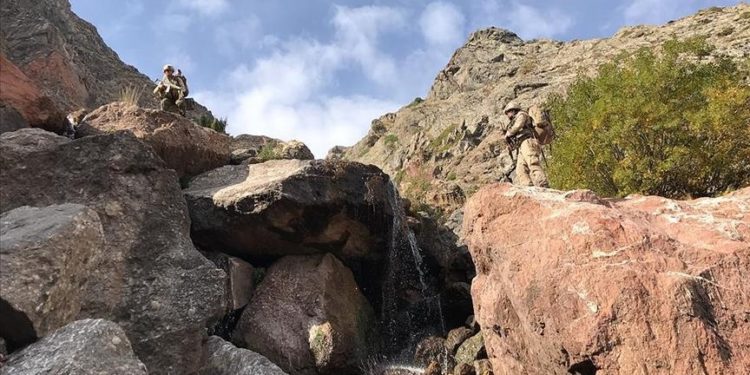 تركيا.. استسلام 6 إرهابيين عن طريق الإقناع