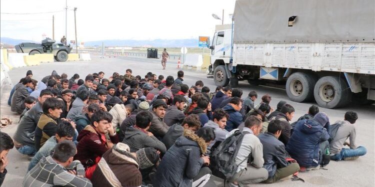 السلطات التركية تضبط 24 مهاجرا غير نظامي شرقي البلاد