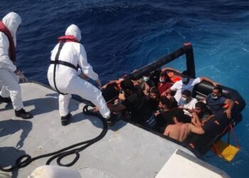 إنقاذ 30 طالب لجوء قبالة السواحل الغربية لتركيا