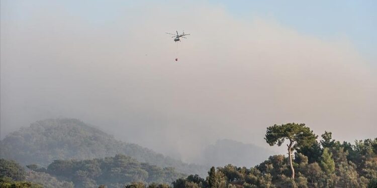 فرق الإطفاء التركية تواصل جهودها لإخماد حريق “جبال قاز”