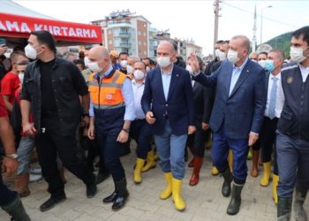 أردوغان يجري زيارة تفقدية لولاية قسطمونو المتضررة من السيول