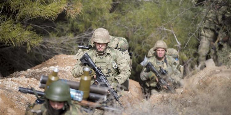 الدفاع التركية: تحييد 4 إرهابيين شمالي سوريا والعراق