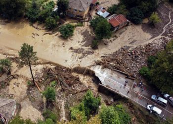أردوغان: نسخر جميع إمكاناتنا لتضميد آثار الفيضانات