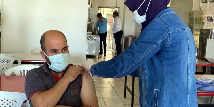 تركيا.. التطعيم ضد كورونا يتجاوز 100 مليون جرعة