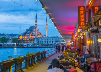 تركيا تهدف لرفع عائداتها السياحية إلى 33 مليار دولار