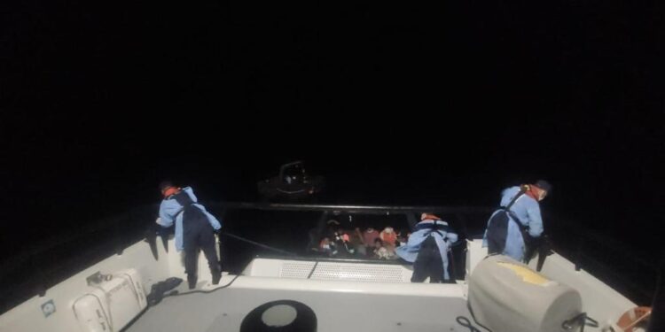 إنقاذ 120 طالب لجوء قبالة السواحل الغربية لتركيا