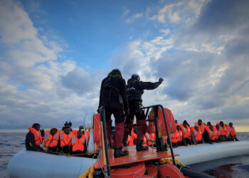 صحيفة إيطالية: اليونان تجبر المهاجرين على العودة إلى تركيا