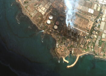 تركيا.. تواصل الجهود لتنظيف تسرب النفط السوري في هطاي