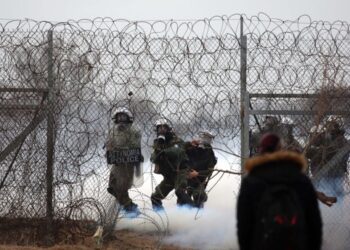 تركيا: مزاعم إجبار مهاجرين على العبور تجاه اليونان “غير صحيحة”