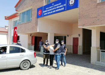 ضبط 36 مهاجرًا أثناء محاولتهم التسلل إلى تركيا