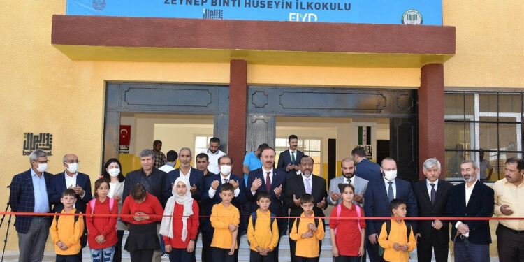 والي شانلي أورفة يفتتح مدرسة وروضة شمالي سوريا