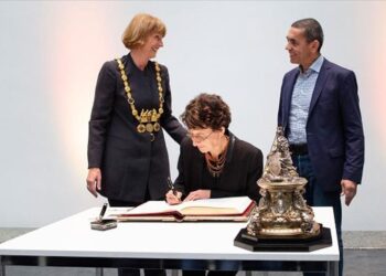 ألمانيا..الدكتوراه الفخرية لعالمين تركيين طورا لقاحًا لكورونا