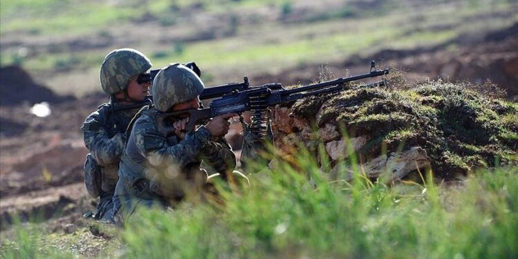الدفاع التركية: تحييد 5 إرهابيين شمالي سوريا