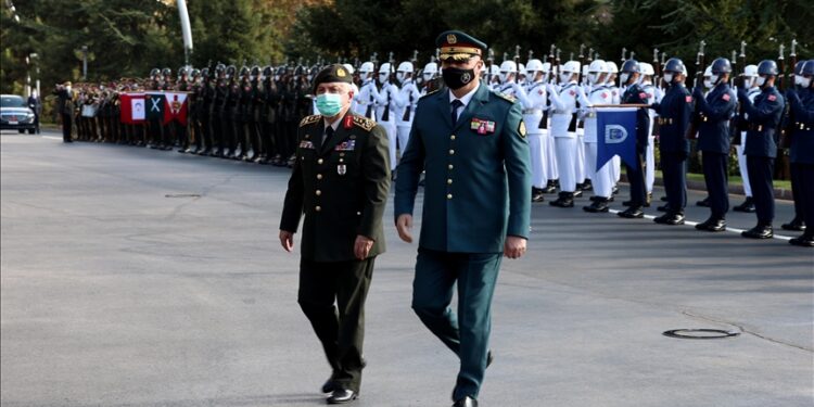 أنقرة.. رئيس الأركان التركي يلتقي نظيره اللبناني