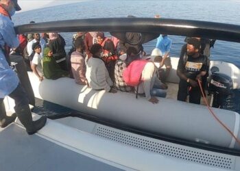 إنقاذ 172 مهاجرًا غير نظامي قبالة السواحل الغربية لتركيا