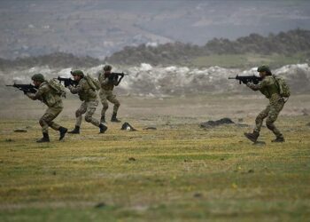 “الدفاع التركية”: تحييد اثنين من إرهابيي “بي كا كا”