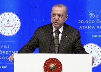 أردوغان يعلن العودة إلى المدارس الإثنين