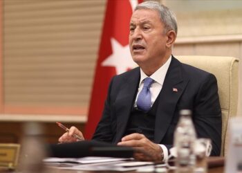 وزير الدفاع التركي: نتابع بدقة التطورات شمالي سوريا