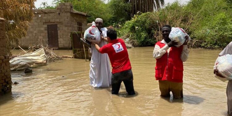 السودان.. الإغاثة التركية توزع مساعدات على متضرري السيول