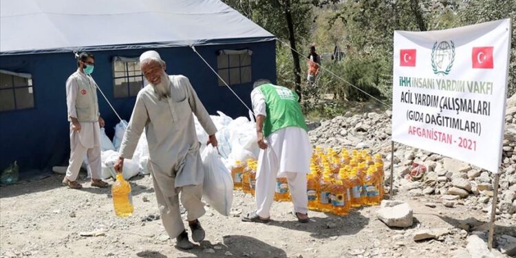 “الإغاثة التركية” توزّع مساعدات على آلاف الأفغان
