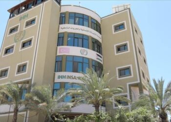 “الإغاثة التركية” تقدم مساعدات نقدية لطلبة جامعيين في غزة