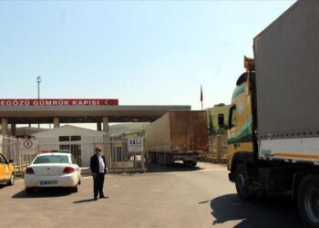 عبر تركيا.. 25 شاحنة مساعدات أممية تدخل إدلب