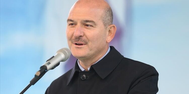 وزير الداخلية التركي: الغرب لم يخضع لتأثير المتطرفين كما الآن