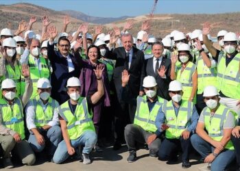 أردوغان يتفقد أعمال بناء محطة “آق قويو” للطاقة النووية