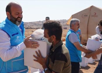 وقف الديانة التركي يكفل 1720 يتيما في إدلب السورية