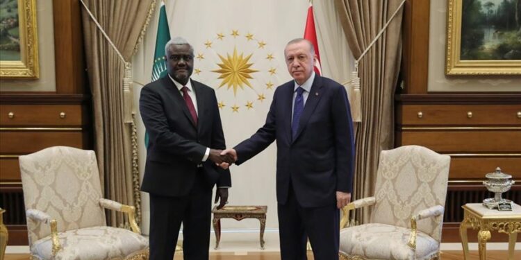 رئيس المفوضية الإفريقية يرحب بالتعاون والشراكة مع تركيا