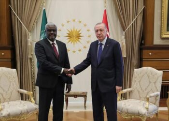 أردوغان يلتقي رئيس مفوضية الاتحاد الإفريقي في أنقرة
