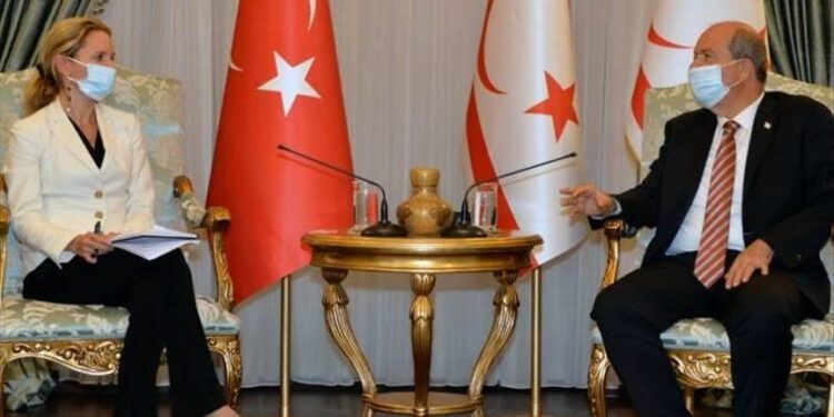 رئيس قبرص التركية يستقبل مسؤولين من مجموعة الأزمات الدولية