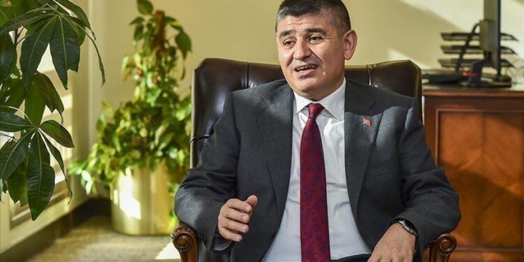 السفير التركي يزور مقر استضافة الأطفال الأفغان بالدوحة