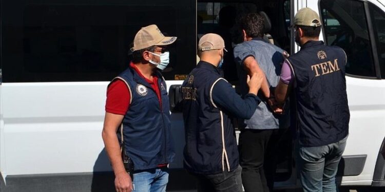 القبض على 3 إرهابيين من “داعش” جنوبي تركيا