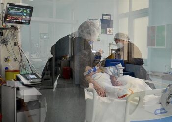 تركيا تسجل 276 وفاة بكورونا