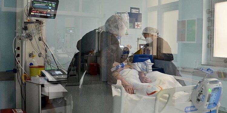 تركيا تسجل 276 وفاة بكورونا