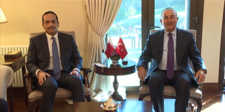 تشاووش أوغلو يبحث مع نظيره القطري تطورات أفغانستان